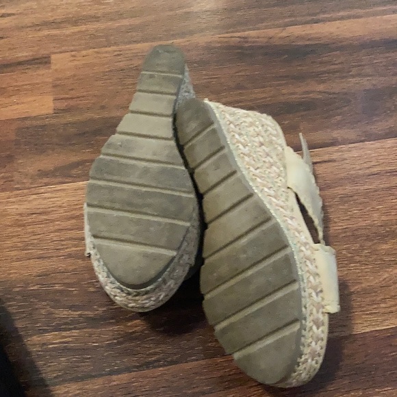 Shoes - Picture 5 of 7